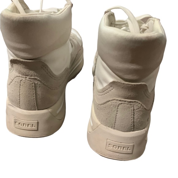 High top sneakers. Excellent condition. Size 8 - Picture 3 of 7